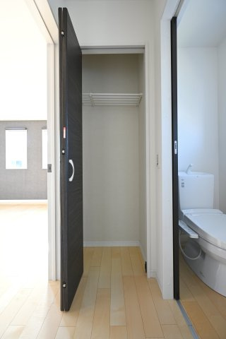 【収納】 | 太田市下浜田町　中古戸建住宅 | トイレ横にも収納があり嬉しいですね♪