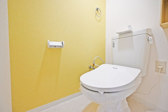 青葉丘マンションのトイレ|新調済みのきれいなトイレ。清潔感のある空間で、快適にご利用いただけます。