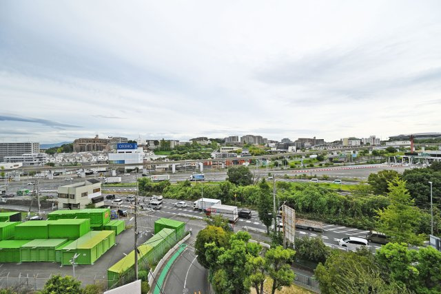 青葉丘マンションの展望|5階からの眺望の良さが際立ちます。陽当たり・風通しも良好です。