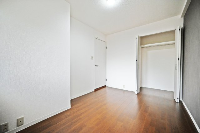 青葉丘マンションの収納|クローゼットも有り、衣類などもすっきり収納できます。