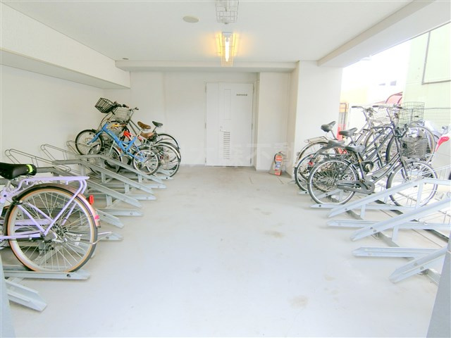 TLRレジデンス大鳥居のその他共用部分|屋根付きの駐輪場