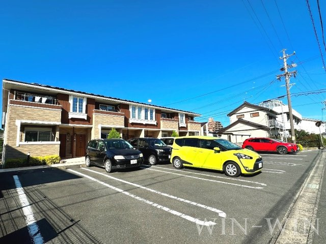 アン シャトンの駐車場