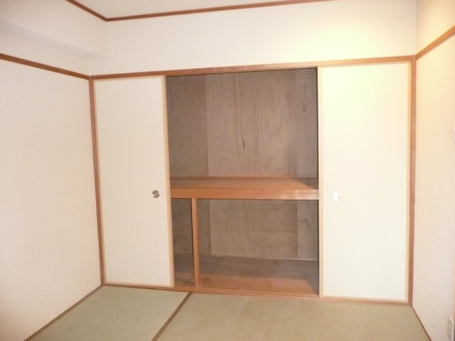 コーラル武庫之荘の和室|押入