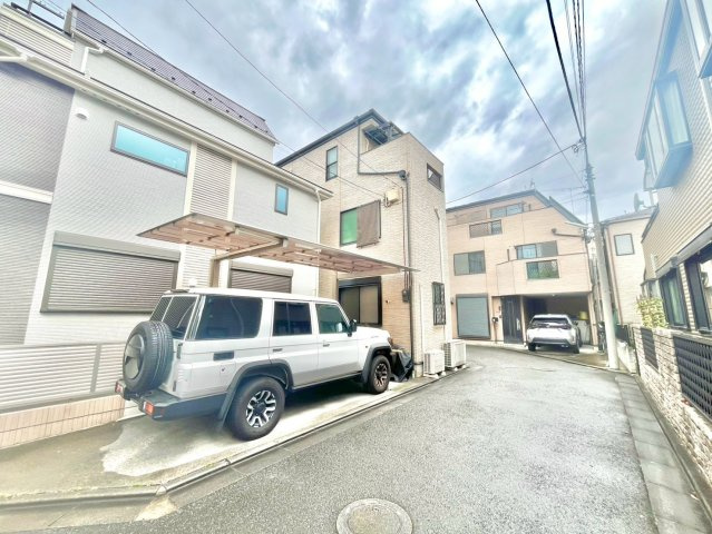 北区栄町　中古戸建の前面道路含む現地写真|現地写真

現地ご見学希望・資料請求などお気軽にお問い合わせ下さい！
03-5990-5201