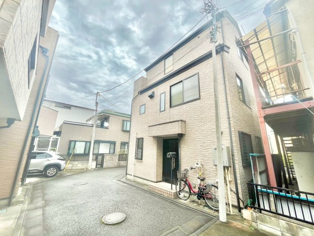 北区栄町　中古戸建の前面道路含む現地写真|現地写真

現地ご見学希望・資料請求などお気軽にお問い合わせ下さい！
03-5990-5201