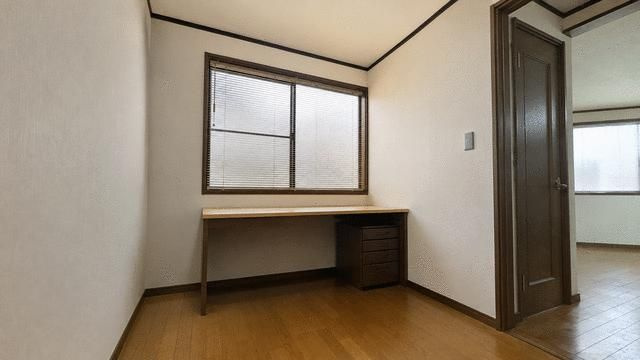 北区栄町　中古戸建の洋室|現地写真

現地ご見学希望・資料請求などお気軽にお問い合わせ下さい！
03-5990-5201