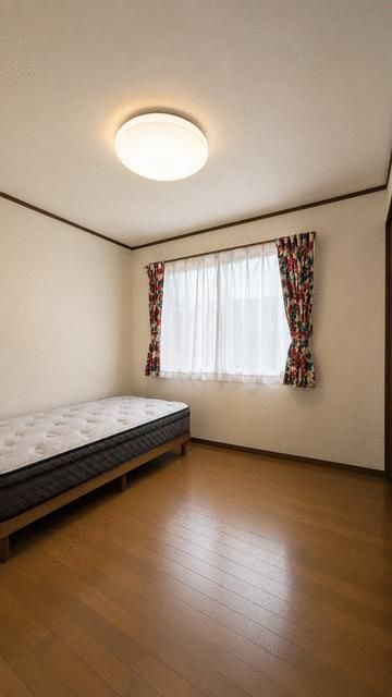 北区栄町　中古戸建の洋室|現地写真

現地ご見学希望・資料請求などお気軽にお問い合わせ下さい！
03-5990-5201