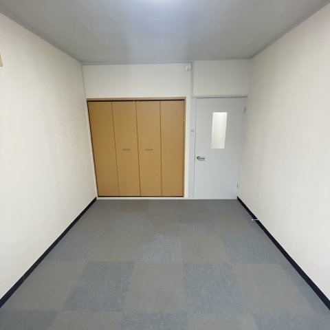 室蘭市柏木町6-8戸建の居間・リビング