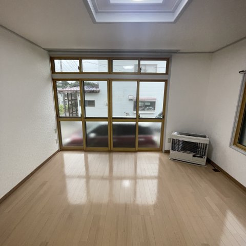 室蘭市柏木町6-8戸建の居間・リビング
