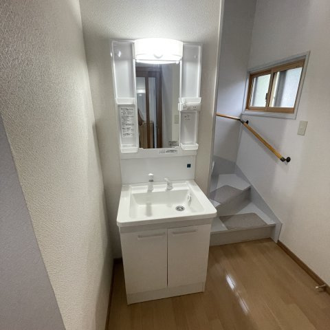 室蘭市柏木町6-8戸建の洗面所