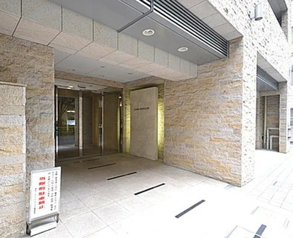 千代田区神田多町２丁目の賃貸マンションのエントランス