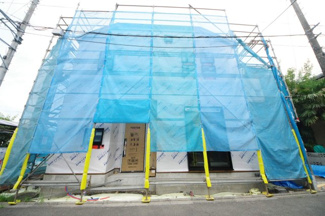 【外観】 | 【仲介手数料無料！！】府中市是政5丁目　新築戸建て（全2棟）1号棟　5180万円 | 令和８年８月２８日撮影　建築中