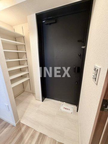 横浜市中区住吉町３丁目の賃貸マンションの玄関