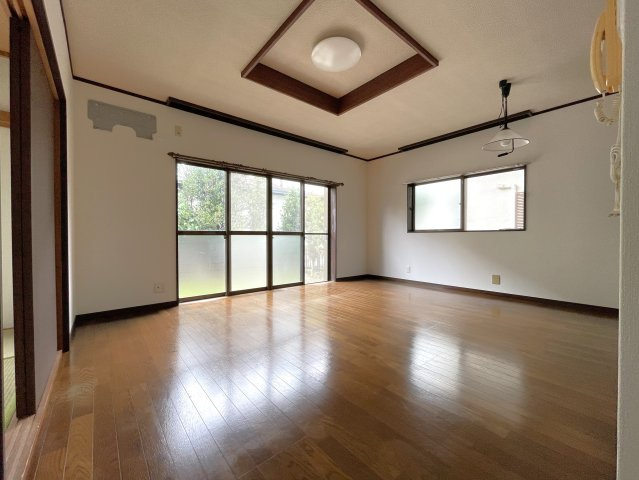 白子町北日当戸建の居間・リビング