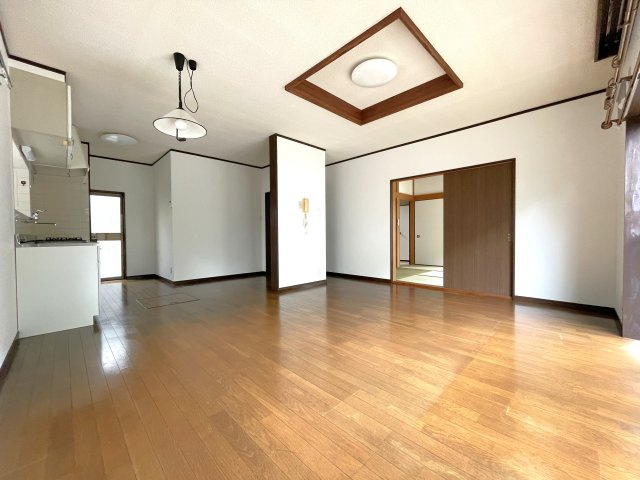 白子町北日当戸建の居間・リビング
