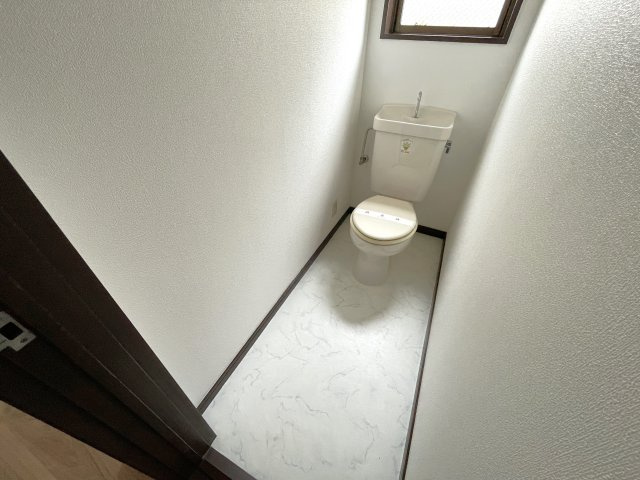 白子町北日当戸建のトイレ