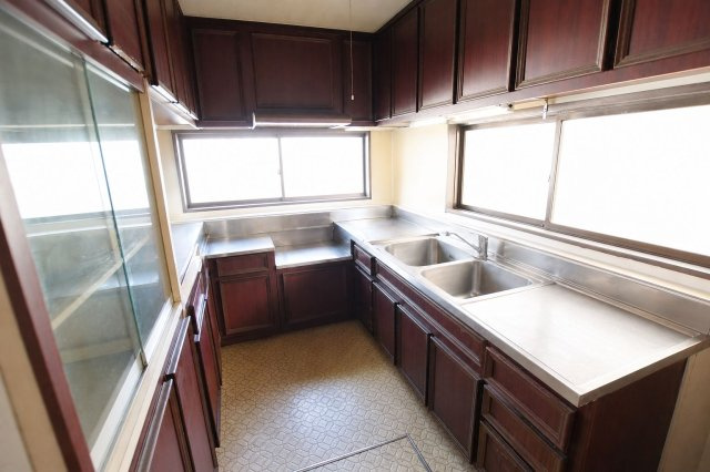 久留米市高良内町　中古戸建のキッチン|収納豊富なキッチンです