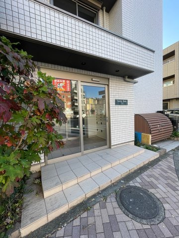 Toneriko House のエントランス