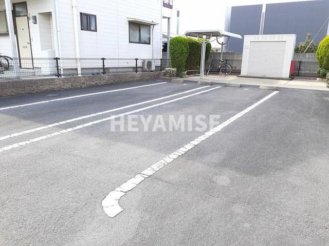 ラダーリーフの駐車場