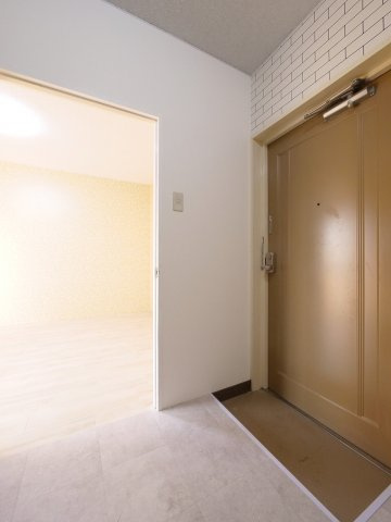 ル・クール瀬戸Ⅰ棟の玄関|※写真は別の部屋のものです。