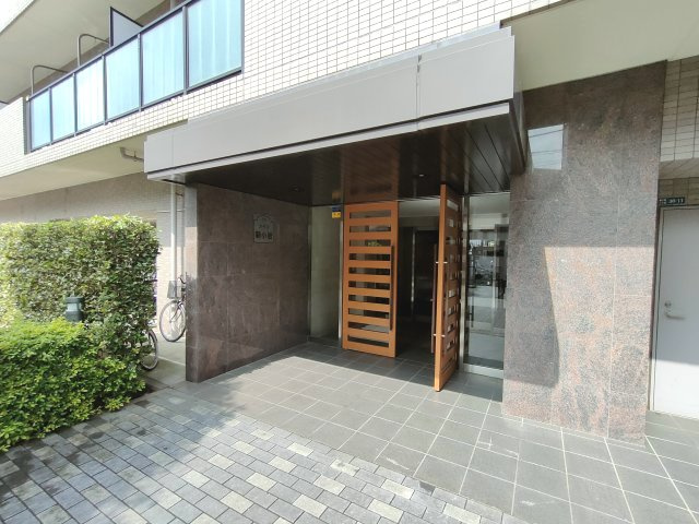 メイツ新小岩のエントランス
