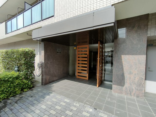 メイツ新小岩のエントランス
