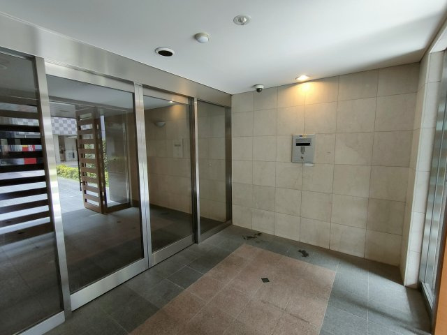 メイツ新小岩のエントランス