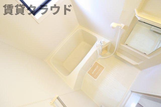トカトカハウスの浴室|浴室に窓があるので、ちょっとした換気ができるのがポイント！