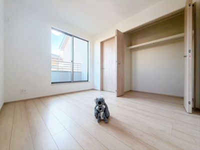 【洋室】 | 前橋市南町　新築住宅 | さまざまにカスタマイズしていただけるシンプルなデザインの内装。ご自身で素敵な空間を創り上げられます。