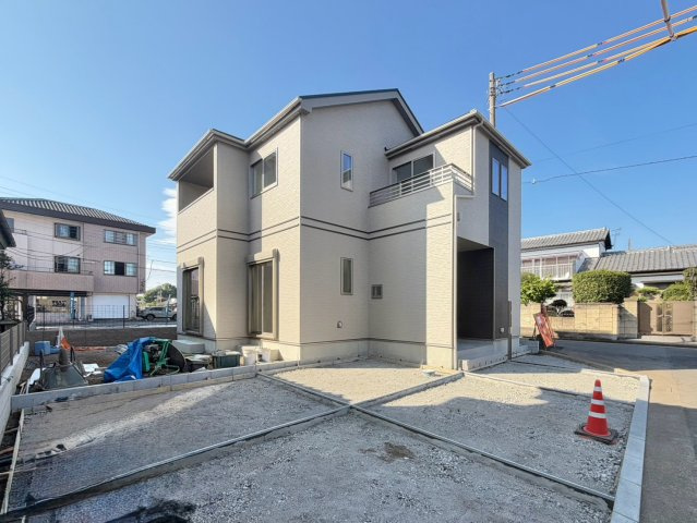 【外観】 | 前橋市南町　新築住宅 | 完成済み！いつでも新生活を始めることができます。
開放感あるLDK！
陽当り、風通しも良い暖かな住まいです。
KOALIVE （コアライブ）【0120-919-727】