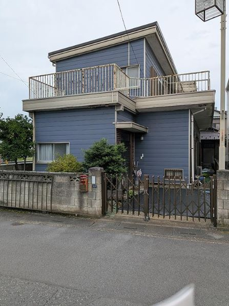 【中古】坂戸市仲町中古住宅の外観|角地で開放感あり
陽当り良好