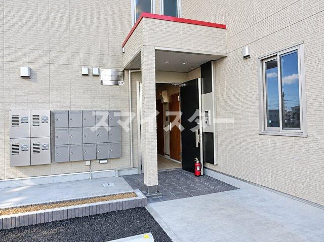 千葉市稲毛区稲丘町のアパートのエントランス