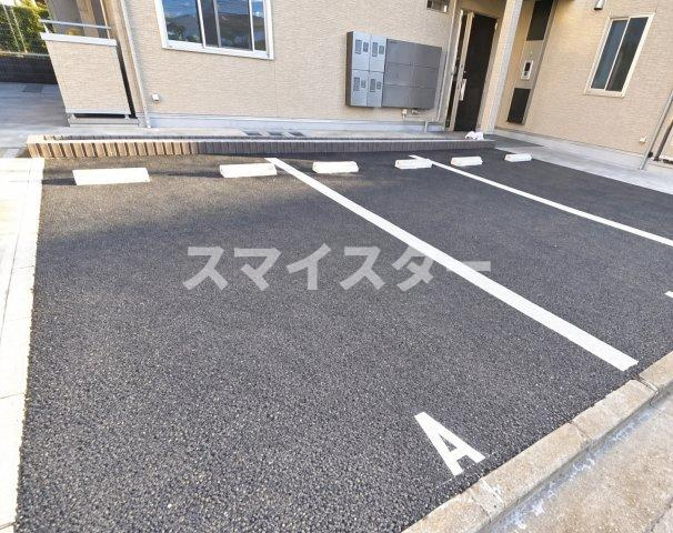 千葉市稲毛区稲丘町のアパートの駐車場