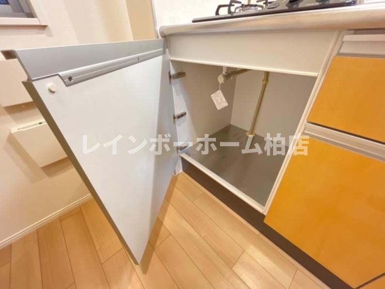【仲介手数料：50％OFF】対象物件！のキッチン|キッチン床ステンレスです
