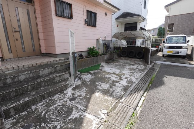 川越市的場541貸家の駐車場