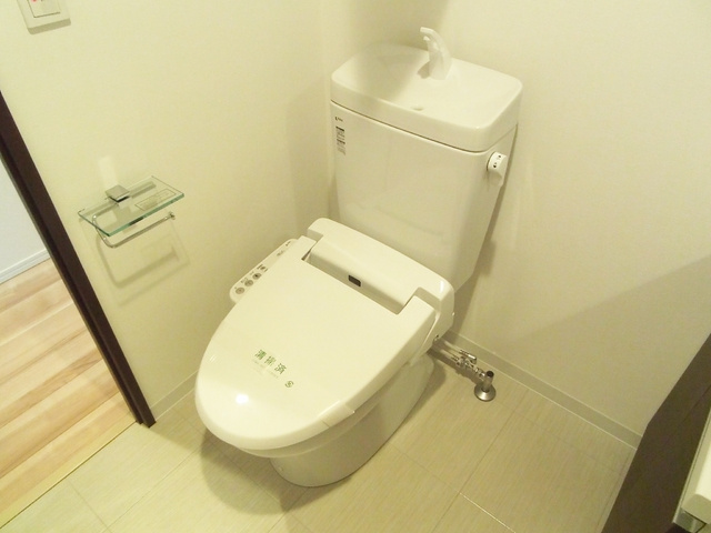 ルクシェール王子のトイレ|温水洗浄機能付きトイレです