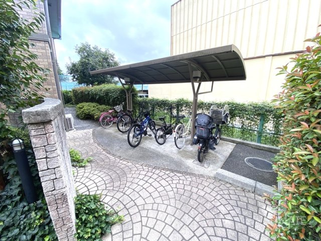 メゾンエスポワールAのその他共用部分|屋根付き駐輪場☆彡
