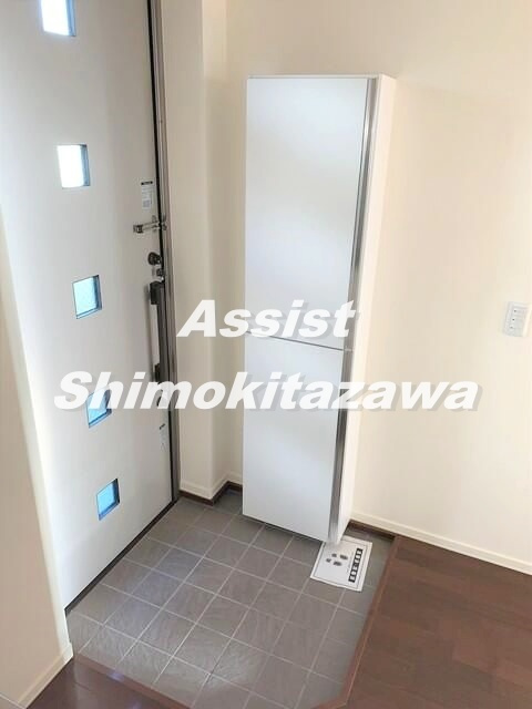 レイナ三宿の玄関