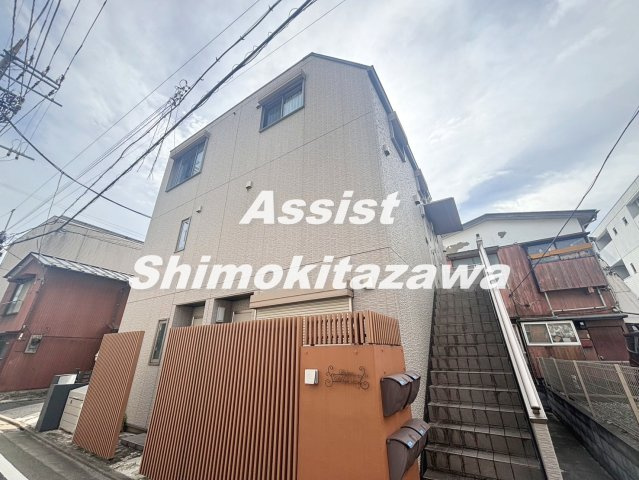 レイナ三宿のエントランス