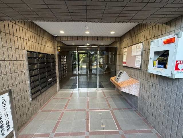 モアクレスト南葛西のエントランス|オートロック完備でセキュリティ面も安心。住まう方に配慮されたマンションです。