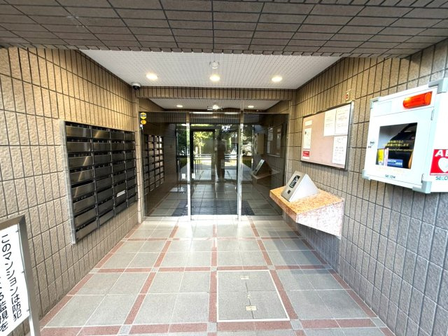 モアクレスト南葛西のエントランス|オートロック完備でセキュリティ面も安心。住まう方に配慮されたマンションです。
