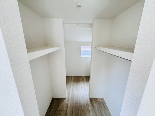 柏市柏新築戸建【柏第五小学校：9分】の収納|8帖寝室・ウォークインクローゼット