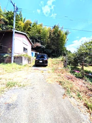 西区大字小田　売土地の前面道路含む現地写真