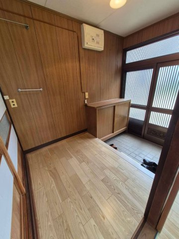 越谷市相模町7丁目　中古戸建の玄関