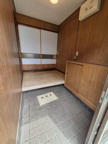 越谷市相模町7丁目　中古戸建の玄関