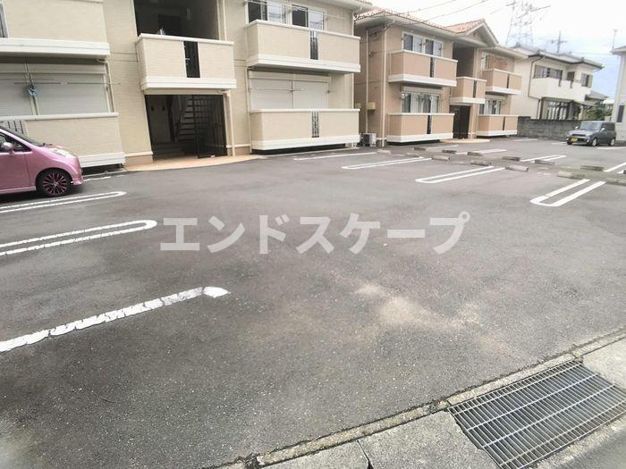 ジヴェルニー　003の駐車場|高崎、前橋のお部屋探しはエンドスケープまで！お客様の理想お聞かせ下さい♪