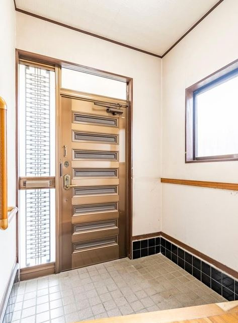 【中古】川越市天沼新田中古住宅の玄関