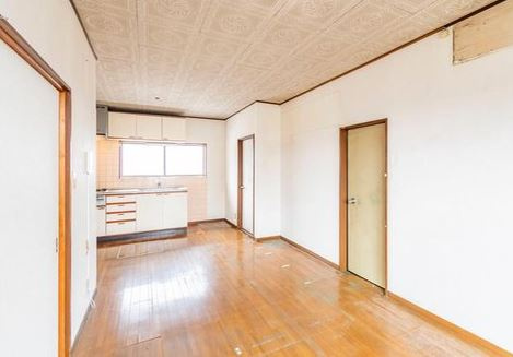 【中古】川越市天沼新田中古住宅の居間・リビング