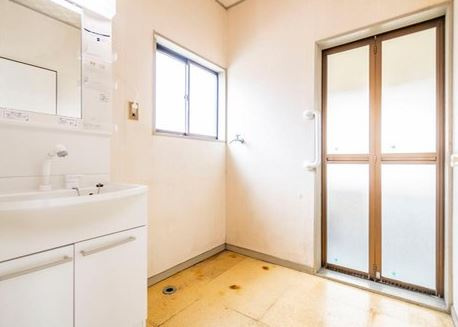 【中古】川越市天沼新田中古住宅の独立洗面台