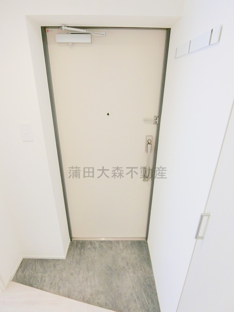 ADORE URBAN大森町Aの玄関